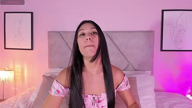 Emiilyh  online show from June 2026 10:12:02 PM