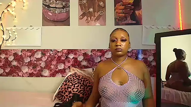 EnchantingLisa online show from May 2026 02:01:02 PM