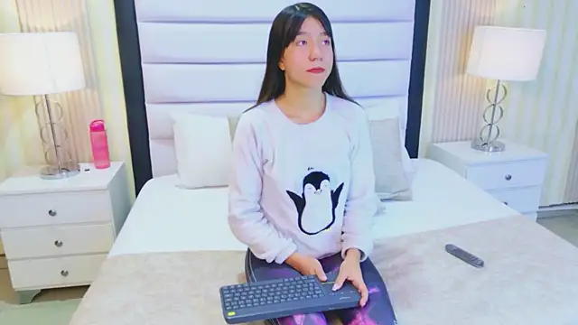 VioletSweetts online show from May 2026 04:15:01 PM