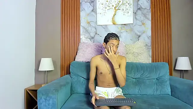 LOVE GUYS1 online show from May 2026 01:29:02 PM