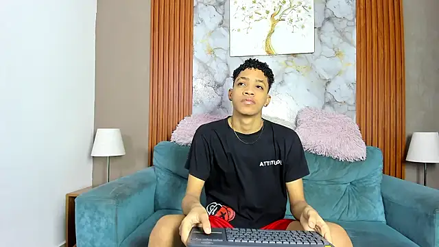 LOVE GUYS1 online show from May 2026 01:17:02 PM