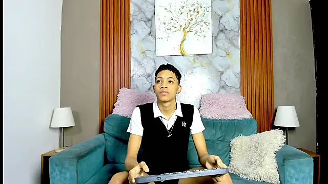 LOVE GUYS1 online show from May 2026 01:17:02 PM