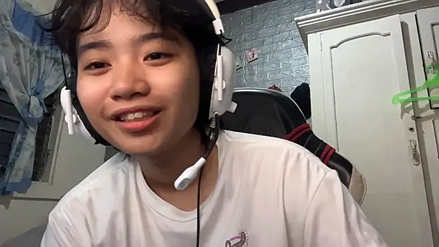 SusannahDiffee online show from April 2026 01:17:01 PM