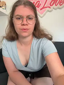 Snapshot of Lina-Love chatting on June 2026 06:39:01 AM Lina-Love online show from June 2026 06:39:01 AM