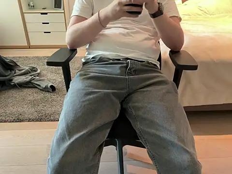 hotbiboy2003 online show from April 2026 02:00:02 PM