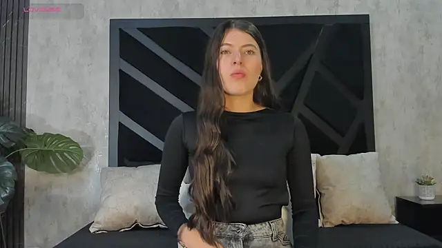 Hillary myerss  online show from June 2026 05:39:02 PM