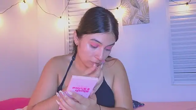 Snapshot of VictoriaaLopez chatting on June 2026 04:12:02 AM VictoriaaLopez online show from June 2026 04:12:02 AM