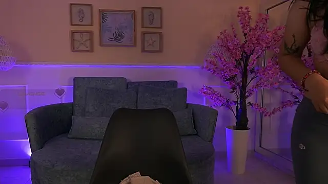 VioletJoness  online show from June 2026 11:38:02 AM