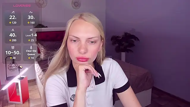 Snapshot of NancyGlamour chatting on June 2026 11:09:02 AM NancyGlamour online show from June 2026 11:09:02 AM