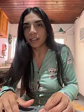 Snapshot of InesD_Arcy chatting on May 2026 06:42:02 PM InesD Arcy online show from May 2026 06:42:02 PM