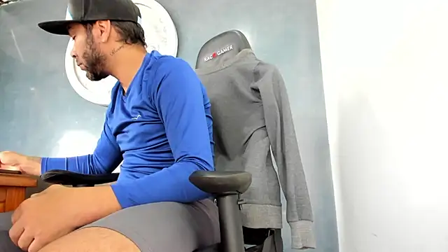 Snapshot of kevin_collins76 chatting on May 2026 02:11:01 PM kevin collins76 online show from May 2026 02:11:01 PM