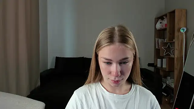 Snapshot of AnnaAlexArti chatting on June 2026 06:14:02 AM AnnaAlexArti online show from June 2026 06:14:02 AM