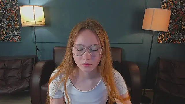 FloraLarsson online show from June 2026 03:29:01 AM