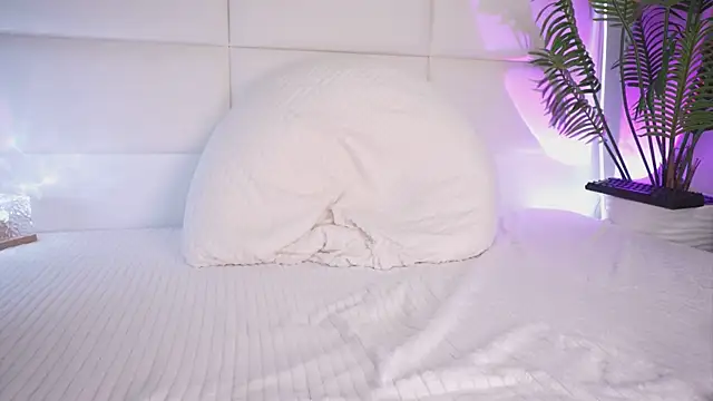 Juliadragon online show from December 2024 06:44:01 AM