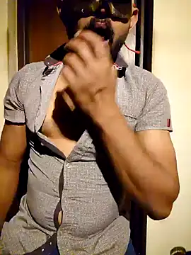 Snapshot of Sudda-ThatsMe chatting on May 2026 06:28:02 PM Sudda-ThatsMe online show from May 2026 06:28:02 PM