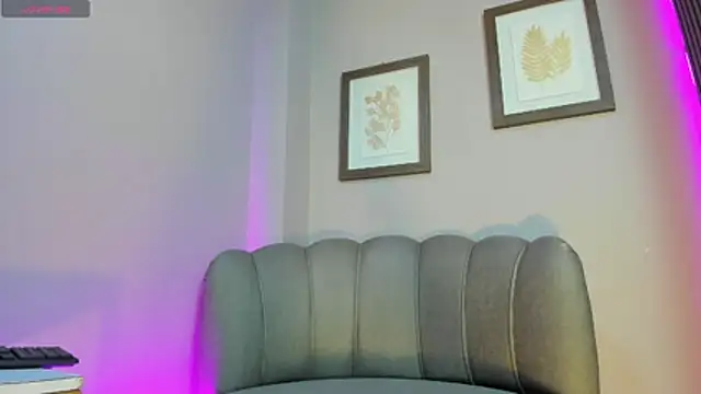 Snapshot of Roxanna_moore chatting on May 2026 12:26:02 PM Roxanna moore online show from May 2026 12:26:02 PM