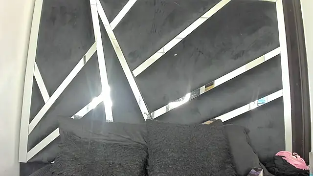 cristalxht online show from June 2026 10:56:02 PM