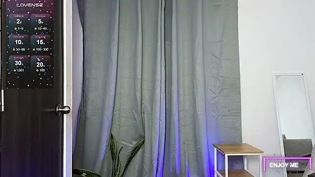 Snapshot of megangil_ chatting on May 2026 08:44:01 AM megangil online show from May 2026 08:44:01 AM