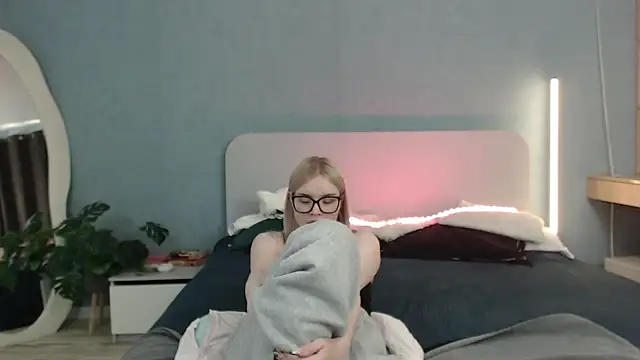 Snapshot of Angel_Share chatting on May 2026 02:42:02 AM Angel Share online show from May 2026 02:42:02 AM