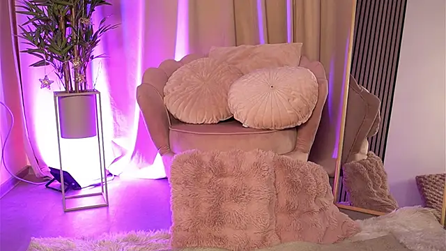 Kira Krush online show from June 2026 04:20:01 AM