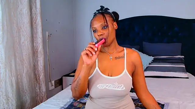 Snapshot of KillarRose chatting on May 2026 01:06:01 PM KillarRose online show from May 2026 01:06:01 PM