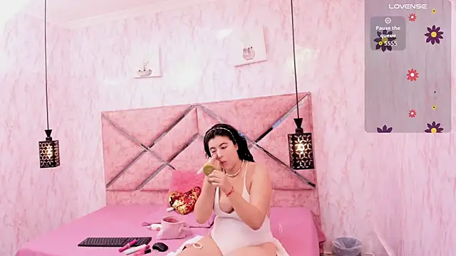 Snapshot of Dolls_Antonella chatting on June 2026 12:41:02 PM Dolls Antonella online show from June 2026 12:41:02 PM