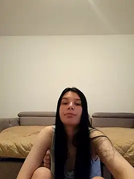 EMILLYREED11 online show from May 2026 05:40:02 PM