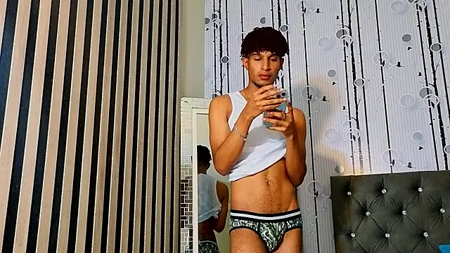 Snapshot of Alex_Bloom chatting on June 2026 07:19:02 PM Alex Bloom online show from June 2026 07:19:02 PM
