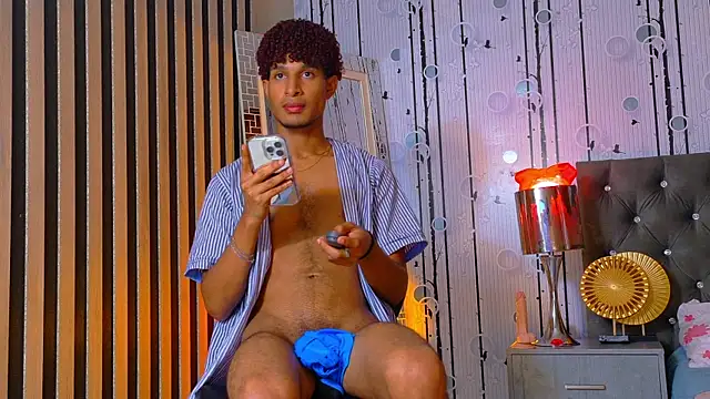 Snapshot of Alex_Bloom chatting on June 2026 04:31:01 PM Alex Bloom online show from June 2026 04:31:01 PM