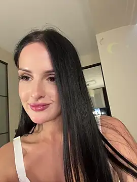 Snapshot of Evaryn chatting on July 2026 06:22:02 PM Evaryn online show from July 2026 06:22:02 PM