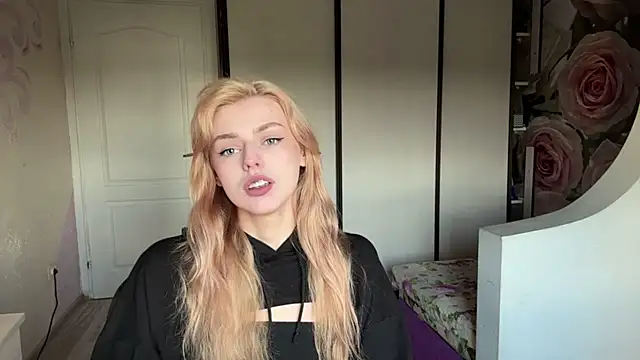 Snapshot of ScarlettRosy chatting on May 2026 03:03:02 AM ScarlettRosy online show from May 2026 03:03:02 AM