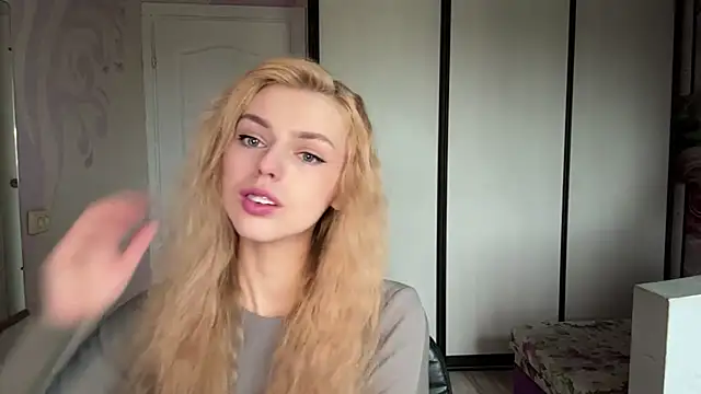 Snapshot of ScarlettRosy chatting on May 2026 04:07:02 AM ScarlettRosy online show from May 2026 04:07:02 AM