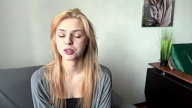 Snapshot of ScarlettRosy chatting on May 2026 04:10:02 AM ScarlettRosy online show from May 2026 04:10:02 AM