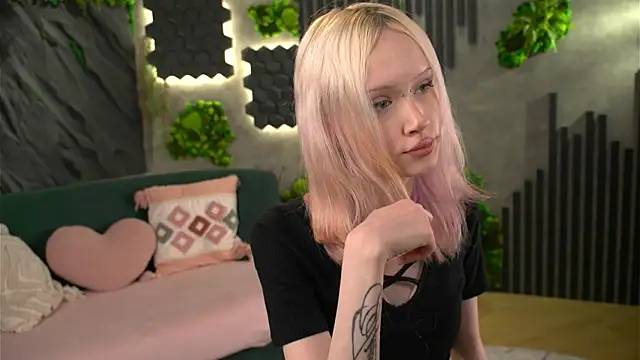 Snapshot of shishka_angel chatting on May 2026 09:45:01 PM shishka angel online show from May 2026 09:45:01 PM