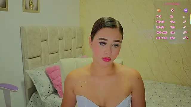 Naomilaurent online show from July 2026 11:29:01 PM