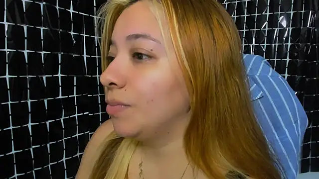 Snapshot of MissAlmaFenix chatting on May 2026 04:37:02 PM MissAlmaFenix online show from May 2026 04:37:02 PM