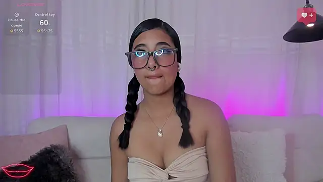 Molly Hils789 online show from May 2026 08:15:01 PM