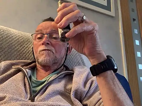 Snapshot of Moonraker64 chatting on May 2026 06:58:01 PM Moonraker64 online show from May 2026 06:58:01 PM