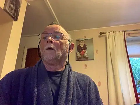 Snapshot of Moonraker64 chatting on May 2026 05:14:02 AM Moonraker64 online show from May 2026 05:14:02 AM