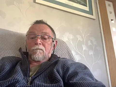 Snapshot of Moonraker64 chatting on June 2026 03:32:02 PM Moonraker64 online show from June 2026 03:32:02 PM