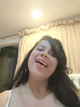 Snapshot of MonserratLune_ chatting on May 2026 07:12:01 PM MonserratLune online show from May 2026 07:12:01 PM