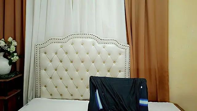 Snapshot of Ladymikaela chatting on July 2026 02:32:01 PM Ladymikaela online show from July 2026 02:32:01 PM