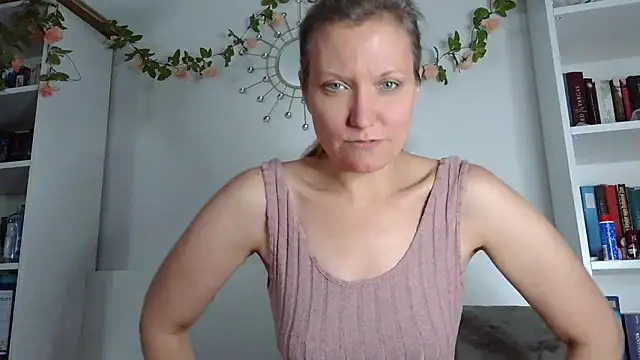 Snapshot of Candy_Cougar chatting on July 2026 06:54:01 AM Candy Cougar online show from July 2026 06:54:01 AM