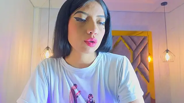 Snapshot of Ey_Im_simone_ chatting on May 2026 12:01:01 PM Ey Im simone online show from May 2026 12:01:01 PM