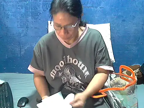 hotchilimom online show from April 2026 12:11:02 AM