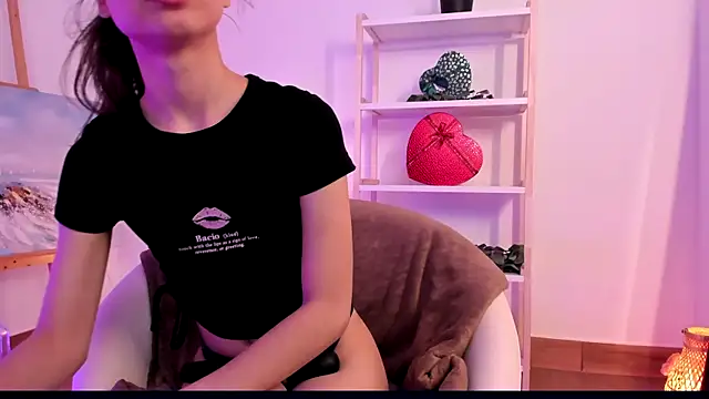 Mimi Petittte online show from July 2026 01:26:01 PM