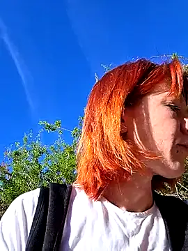 Snapshot of PoppyBoop chatting on May 2026 06:18:01 AM PoppyBoop online show from May 2026 06:18:01 AM