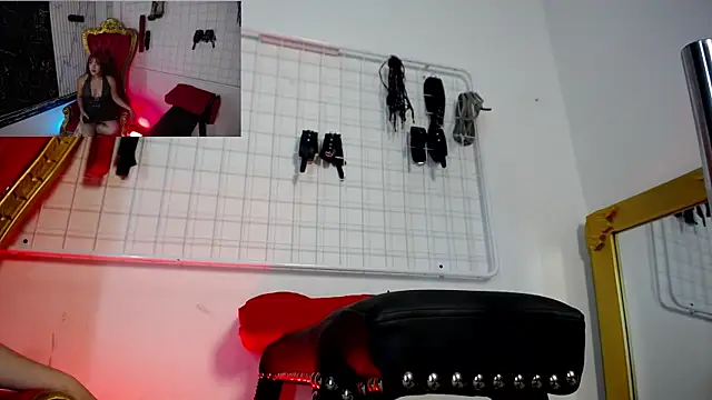 Snapshot of Aiiko_Domme chatting on May 2026 07:01:02 PM Aiiko Domme online show from May 2026 07:01:02 PM