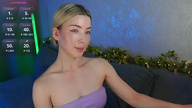 LindaThackerr online show from July 2026 04:30:01 AM