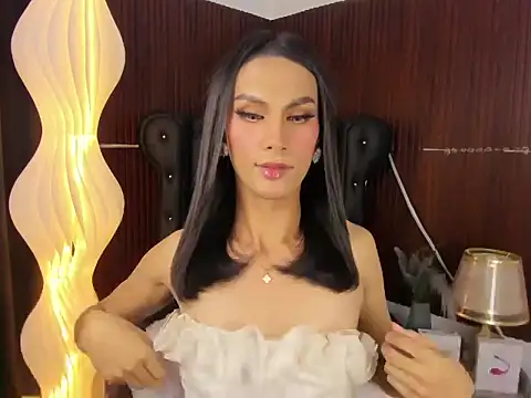 Snapshot of Estella_Hilton chatting on June 2026 11:30:02 AM Estella Hilton online show from June 2026 11:30:02 AM